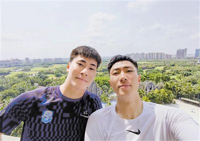 韦德拉奥果与沙尔克的合同2027年到期，本赛季至今出战11场比赛，贡献1粒进球和1次助攻，德转身价600万欧元。